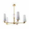 Elegancka lampa wisząca 1244 VINCENZA wykonana ze szczotkowanego mosiądzu z pięcioma kulistymi kloszami z białego szkła na rozłożystych ramionach.